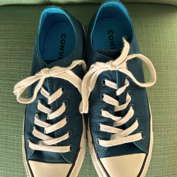 Converse Chuck Taylor Sneakers size women’s 7 - Picture 2 of 6